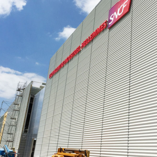 pose nacelle lettre boitier grand format SNCF